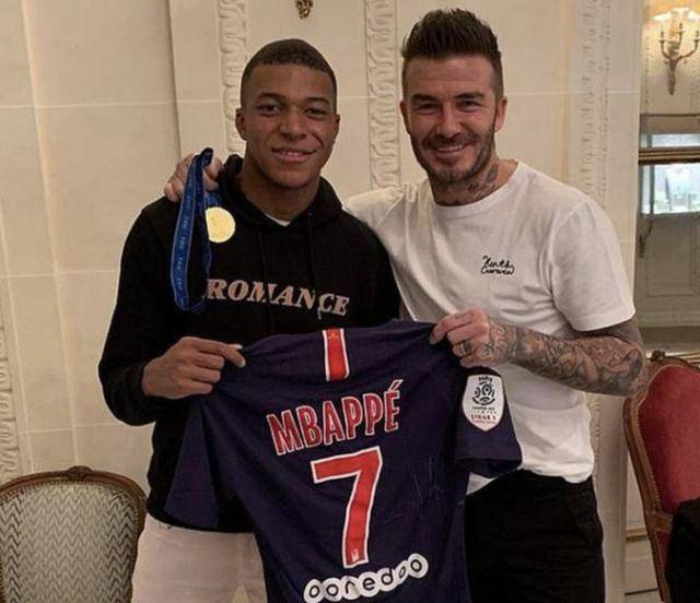 中超俱乐部欠薪问题严峻，准入审核难度大，职业化进程仍不完善。（中超俱乐部欠薪普遍，准入门槛提升，职业化建设仍待完善）