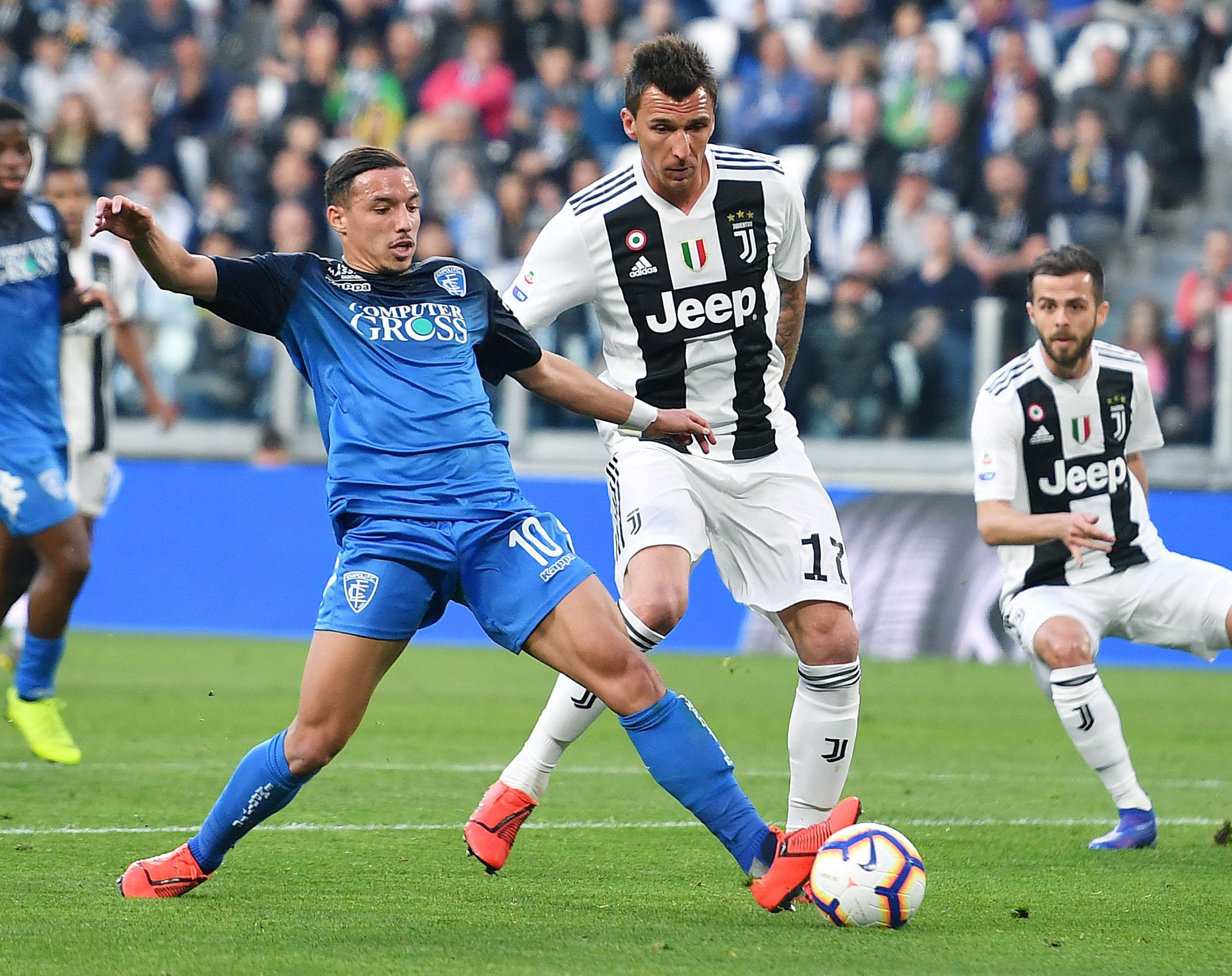 邮报：曼联希望姆伯莫等人对伯恩茅斯后去非洲杯，将进行谈判（邮报：曼联将与各方谈判，盼姆伯莫等人对阵伯恩茅斯后再赴非洲杯）