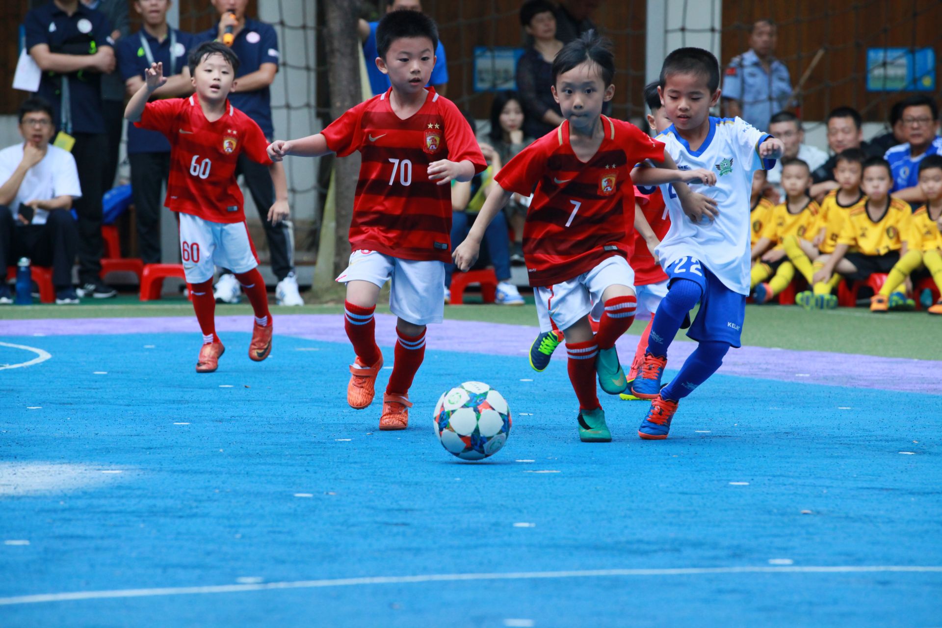 本赛季至今欧洲五大联赛抢断榜：帕利尼亚49次居首（帕利尼亚49次抢断领跑本赛季欧洲五大联赛）