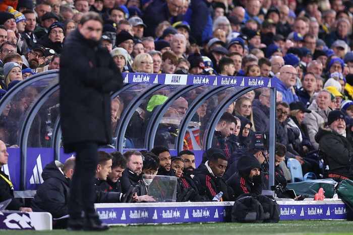 连输埃因霍温、本菲卡，那不勒斯队史首次遭遇欧冠客场连败（先后不敌埃因霍温与本菲卡 那不勒斯欧冠客场队史首次连败）