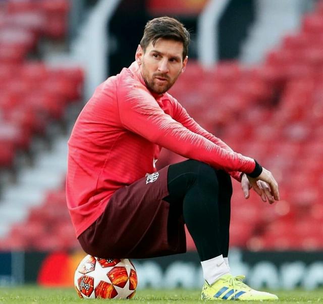 攻守兼备助博洛尼亚斩落领头羊那不勒斯，卢库米当选全场最佳（卢库米攻防俱佳助博洛尼亚力克领头羊那不勒斯，荣膺全场最佳）