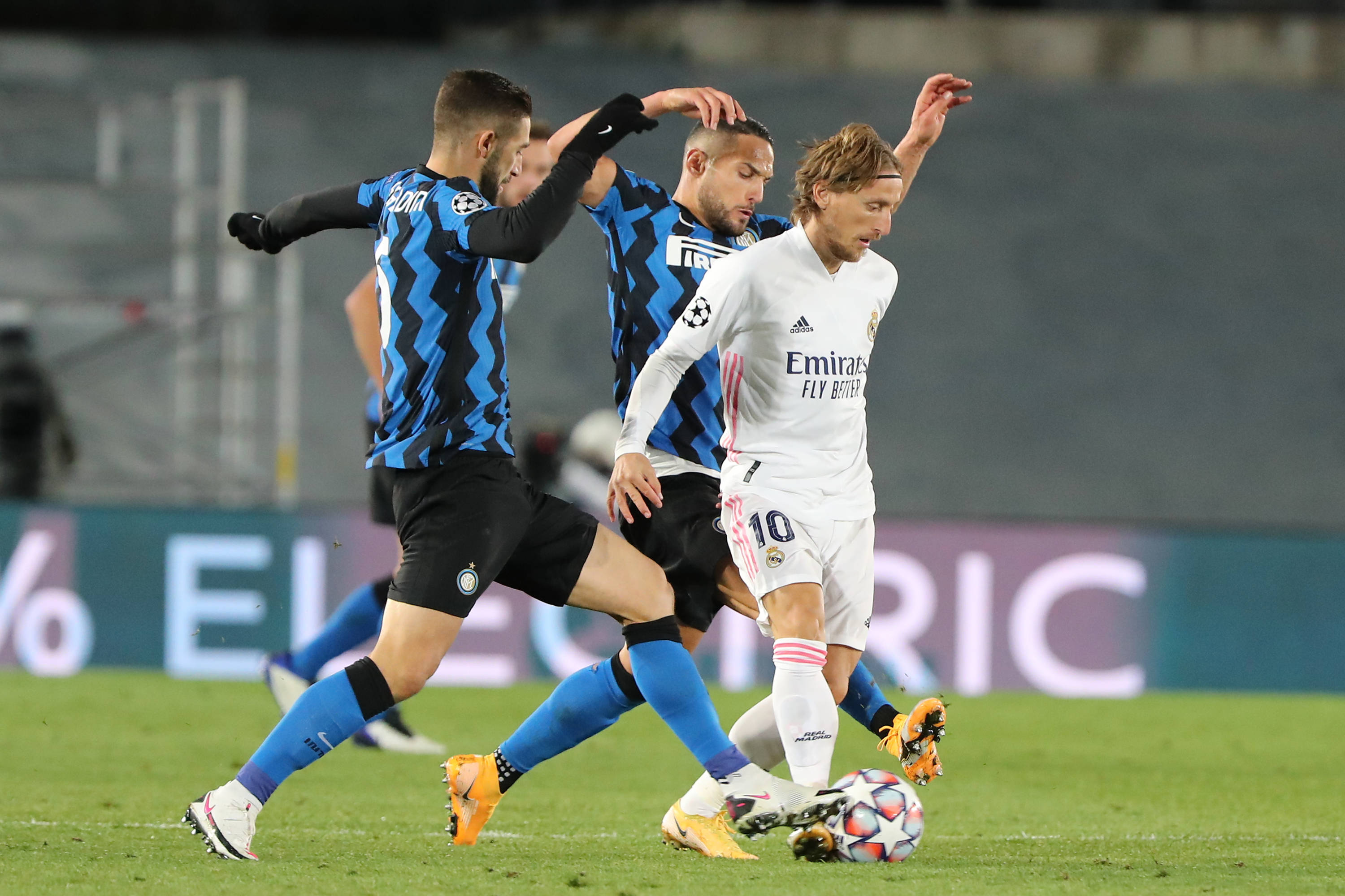 巴萨vs法兰克福：亚马尔、莱万、拉菲尼亚首发，特狮替补（巴萨对阵法兰克福：亚马尔、莱万、拉菲尼亚先发，特尔施特根替补）