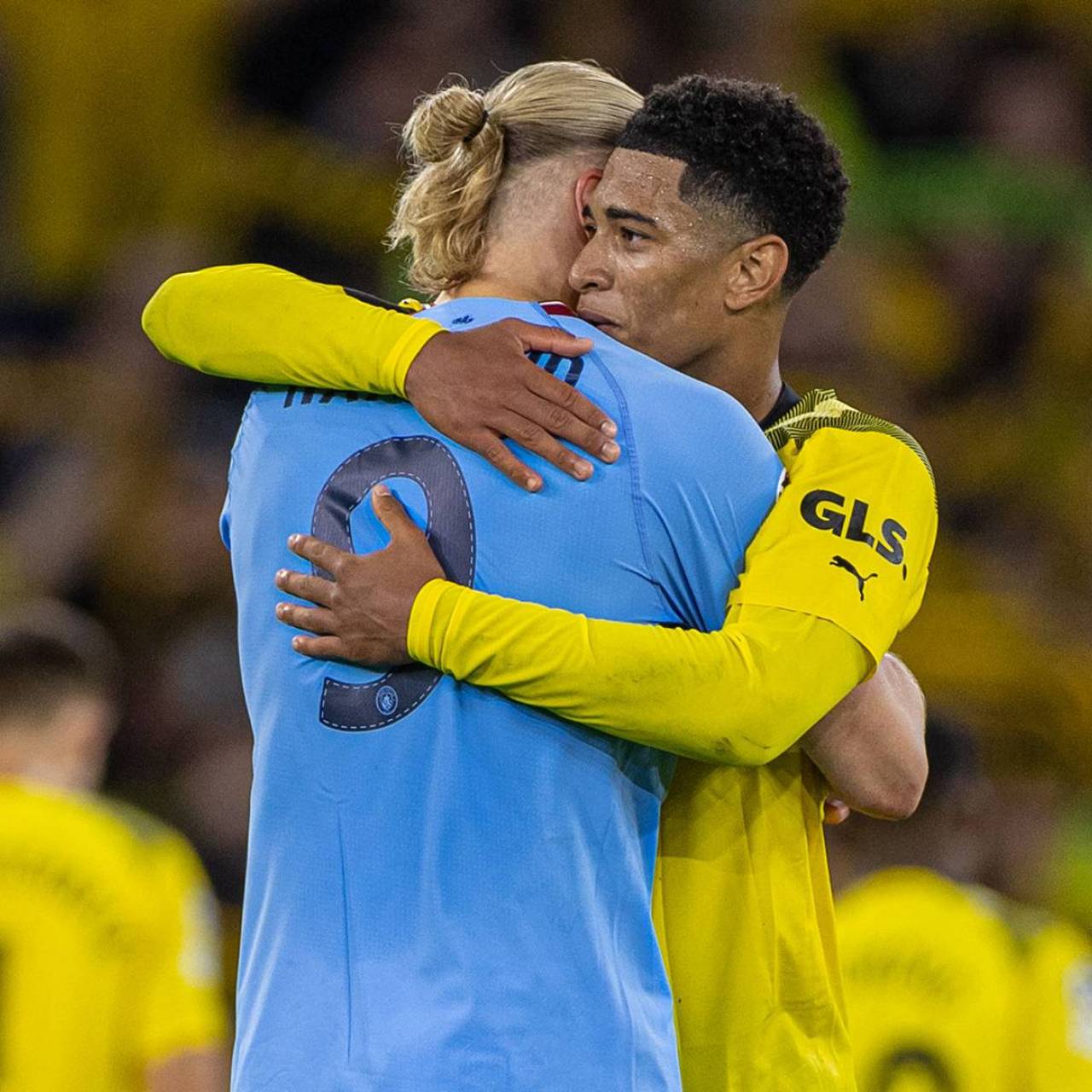 高手在民间！姐妹花脚踩箩筐练习武术，平衡力惊人！（民间卧虎藏龙！姐妹花踩箩筐练武，平衡感逆天）